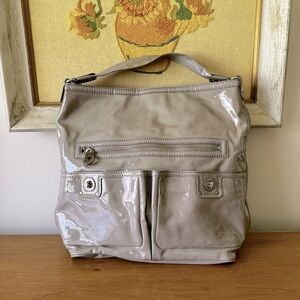 MARC by MARC JACOBS Putty Gray Patent Leather Large Handbag with Star Lining